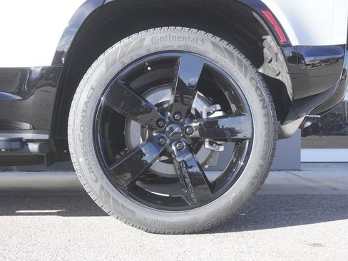 New 2026 Land Rover Defender 110 X-Dynamic SE image 33