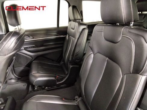 Used 2024 Jeep Grand Cherokee L Limited w/ Black Appearance Package AWD/4WD image 24