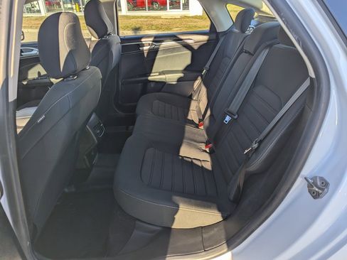 Used 2020 Ford Fusion SE image 17