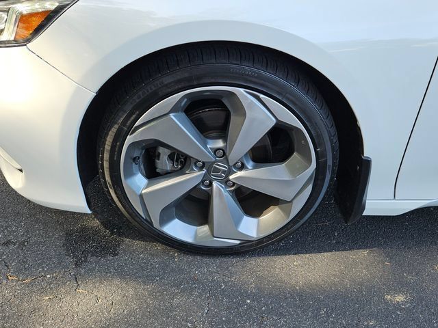 Used 2018 Honda Accord Touring image 9