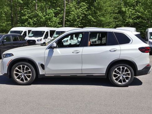 Used 2024 BMW X5 xDrive40i w/ Premium Package AWD/4WD image 3