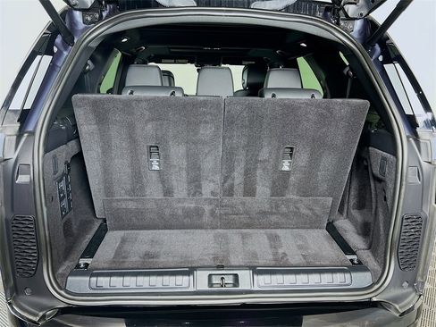 Used 2025 Land Rover Discovery Dynamic SE image 28