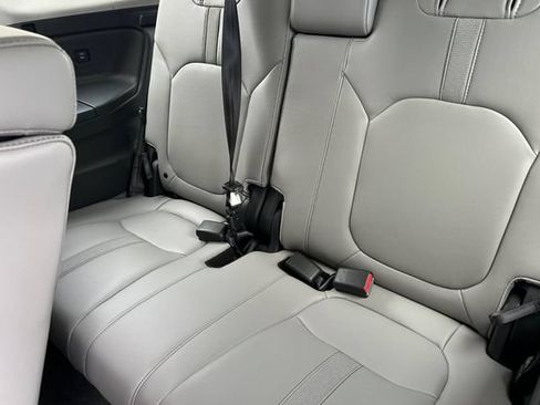 Used 2025 Honda Pilot Touring image 18