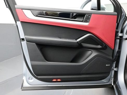Certified 2025 Porsche Cayenne Coupe AWD/4WD image 7