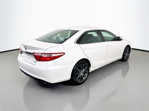 Used 2015 Toyota Camry image 7