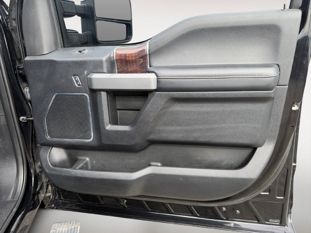 Used 2017 Ford F350 Platinum w/ Platinum Ultimate Package AWD/4WD image 26