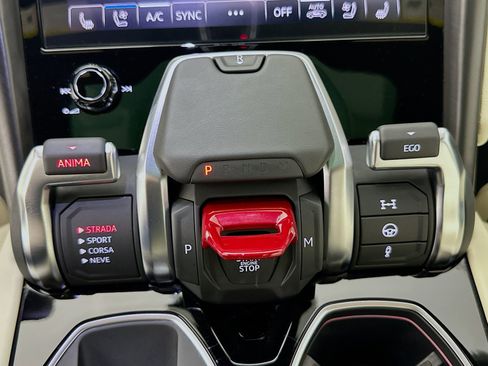 Used 2024 Lamborghini Urus S AWD/4WD image 27