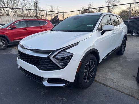 Certified 2025 Kia Sportage LX image 10