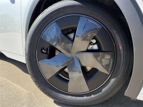 New 2026 Toyota Prius LE image 9