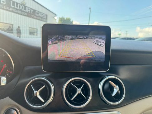 Used 2018 Mercedes-Benz GLA 250 w/ Premium Package image 16