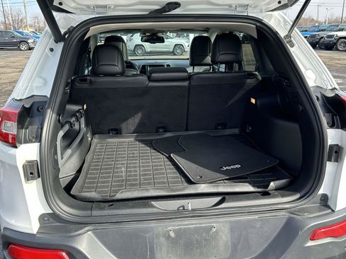 Used 2018 Jeep Cherokee Limited image 11