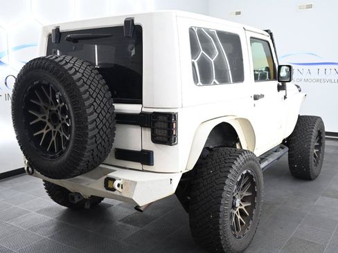 Used 2009 Jeep Wrangler X AWD/4WD image 4