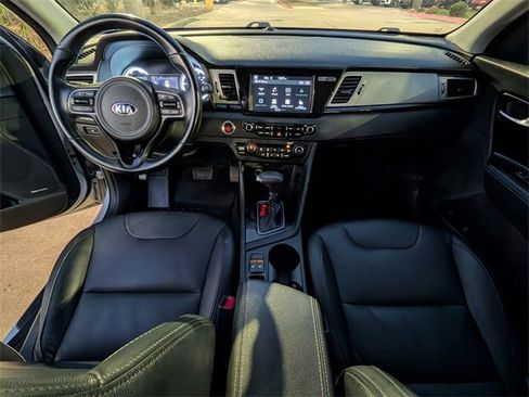 Used 2019 Kia Niro S Touring image 28