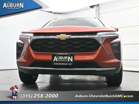 Used 2024 Chevrolet Trax LT w/ Driver Confidence Package FWD image 19