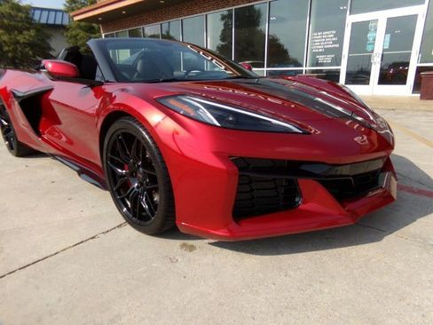 Used 2024 Chevrolet Corvette Z06 RWD image 3