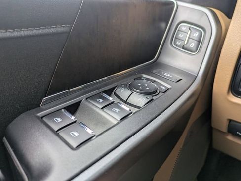 Used 2025 Ford F250 Lariat w/ Chrome Package image 28