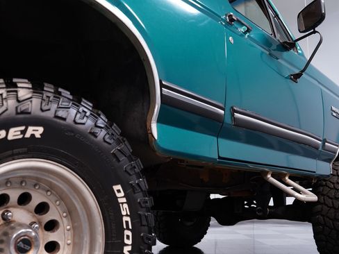 Used 1989 Ford Bronco XLT 4X4 image 24