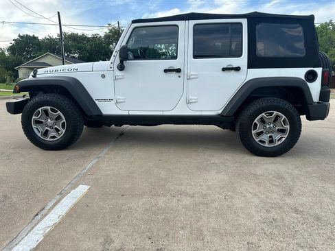 Used 2014 Jeep Wrangler Unlimited Rubicon w/ Connectivity Group AWD/4WD image 7