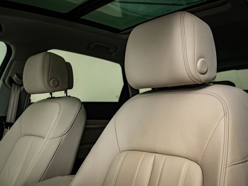 Used 2021 Audi e-tron Premium w/ Convenience Plus Package image 21