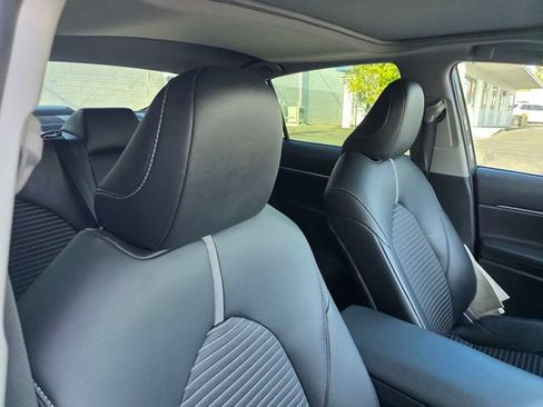 Used 2019 Toyota Camry SE w/ Carpet Mat Package FWD image 18