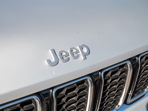 Used 2024 Jeep Grand Cherokee L Overland w/ Luxury Tech Group IV image 3