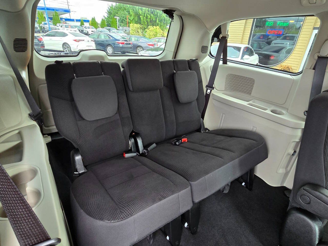 Used 2018 Dodge Grand Caravan SE w/ UConnect Hands-Free Group FWD image 28