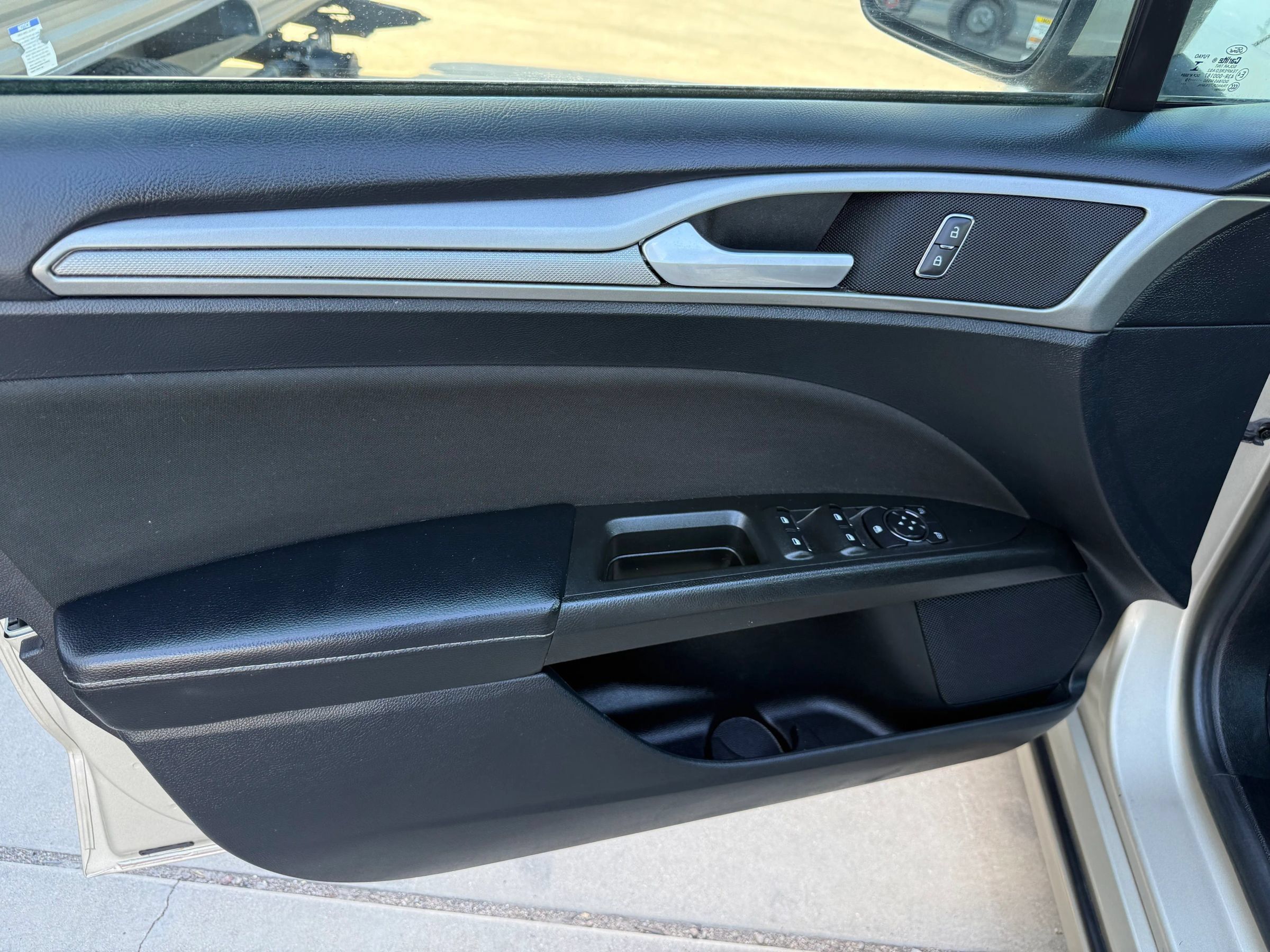 Used 2019 Ford Fusion SE FWD image 10