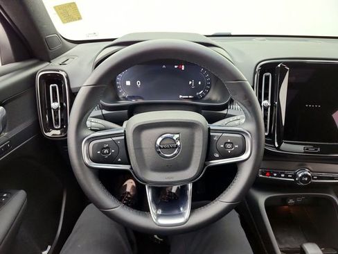 Certified 2025 Volvo XC40 B5 Plus AWD/4WD image 25