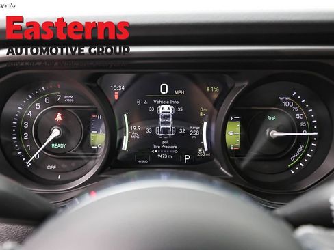Used 2025 Jeep Wrangler Unlimited Sahara AWD/4WD image 17