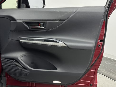 Used 2023 Toyota Venza XLE image 36