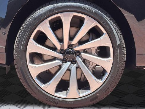 New 2026 Land Rover Range Rover Long Wheelbase SE AWD/4WD image 12