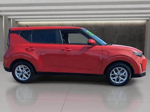 Used 2025 Kia Soul LX w/ LX Technology Package FWD image 7