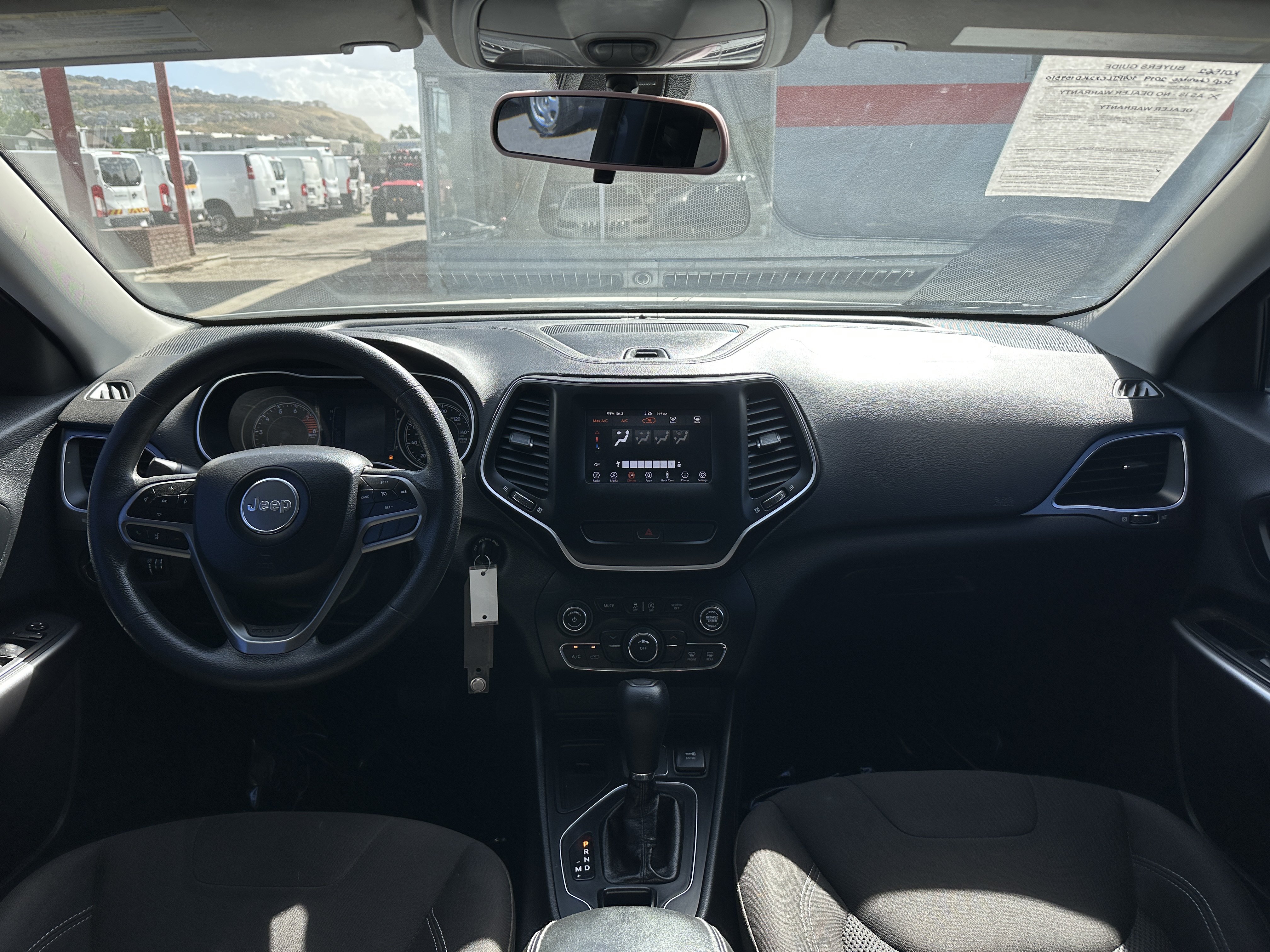 Used 2019 Jeep Cherokee Latitude w/ Popular Appearance Group FWD image 18