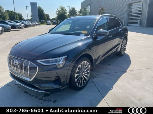 Used 2019 Audi e-tron Prestige w/ Prestige Package AWD/4WD image 2