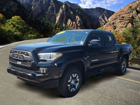 Used 2017 Toyota Tacoma SR5 RWD image 5