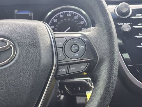 Used 2020 Toyota Camry LE image 30