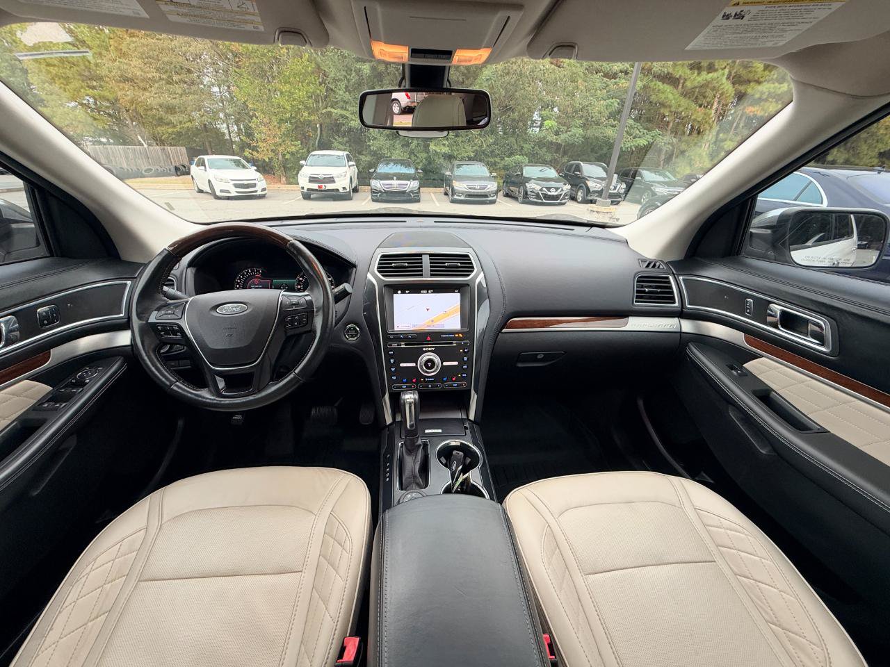 Used 2017 Ford Explorer Platinum AWD/4WD image 2
