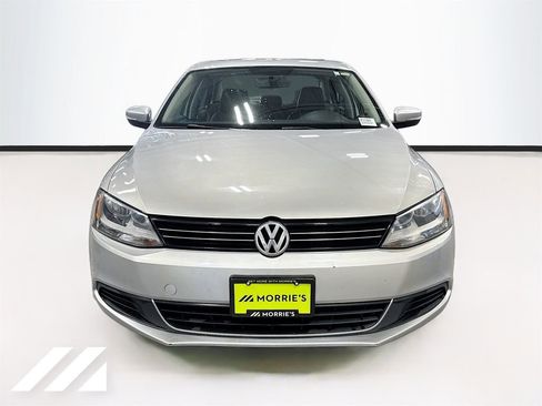 Used 2013 Volkswagen Jetta SE FWD image 2