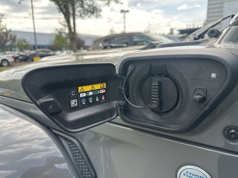 Used 2022 Jeep Wrangler Unlimited Sahara w/ Cold Weather Group AWD/4WD image 5