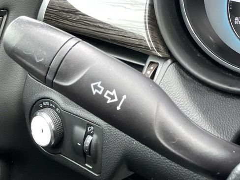 Used 2018 Buick Envision Essence FWD image 20