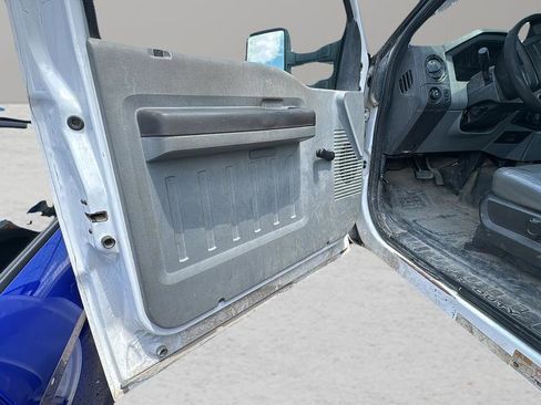 Used 2014 Ford F550 2WD Regular Cab Super Duty image 10