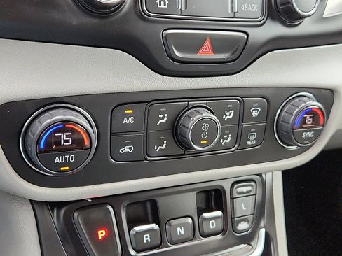 Used 2019 GMC Terrain SLT w/ Preferred Package AWD/4WD image 16