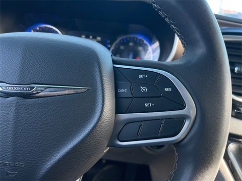 Used 2022 Chrysler Voyager LX image 14