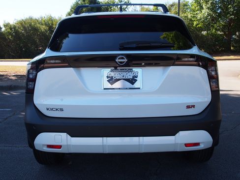 Used 2026 Nissan Kicks SR FWD image 6