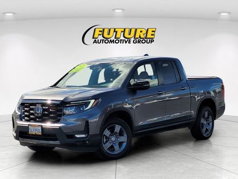 Used 2025 Honda Ridgeline TrailSport image 3