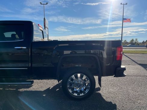 Used 2016 GMC Sierra 2500 Denali w/ Duramax Plus Package AWD/4WD image 9