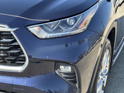 Used 2023 Toyota Highlander Limited image 9