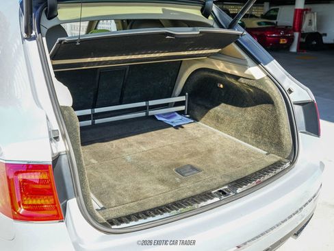 Used 2017 Bentley Bentayga image 75