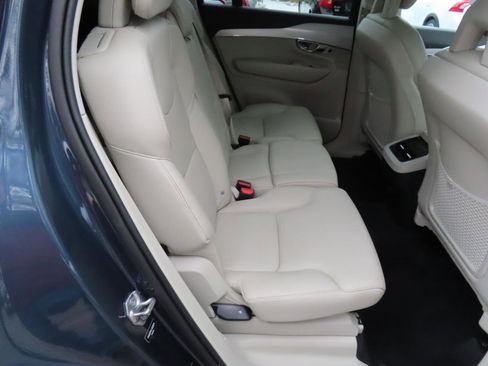 Used 2018 Volvo XC90 T6 Momentum image 16