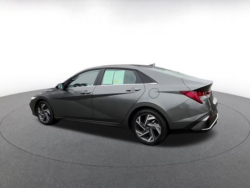 Used 2025 Hyundai Elantra SEL image 10